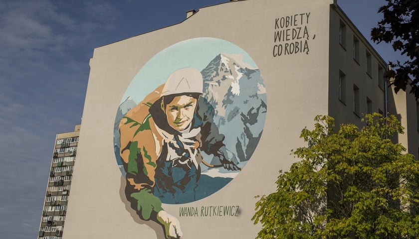 <p>Mural Wandy Rutkiewicz przy Placu Legion&oacute;w.</p>
