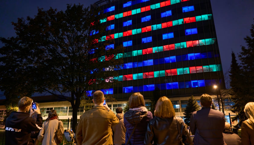 Widowiskowy pokaz świetlny na oknach akademika - 17.10.2026 r.