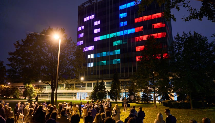 Widowiskowy pokaz świetlny na oknach akademika - 17.10.2026 r.