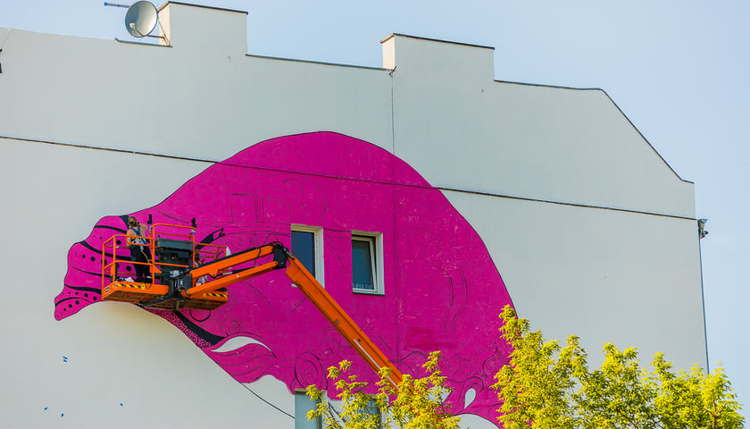 Interaktywny mural Kelsey Montague we Wrocławiu