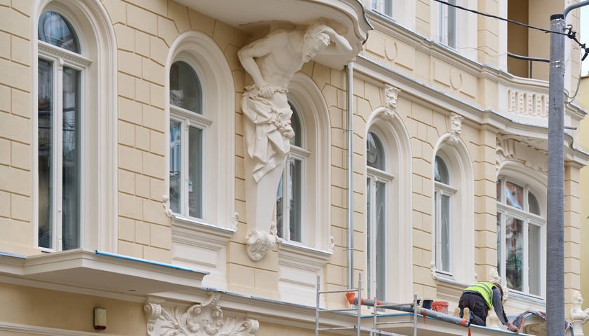 Kamienica przy ulicy Wysokiej 4 tuż przed zakończeniem remontu