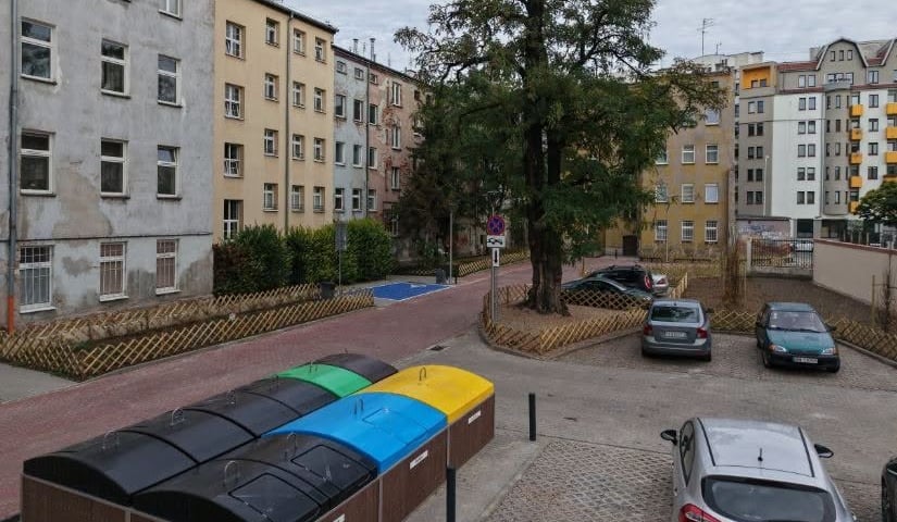 Wyremontowane podwórko w kwartale ulic Prusa, Poniatowskiego, Oleśnickiej i Żeromskiego
