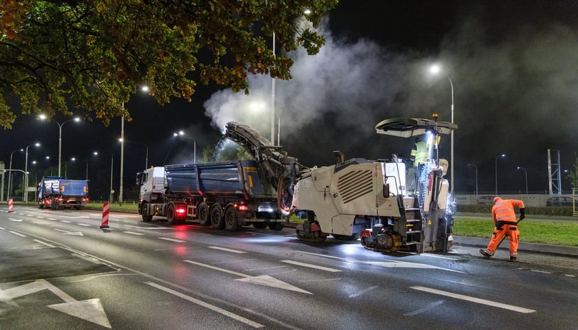 Nocne prace na ulicy Krzywoustego. Zdjęcie z poniedziałku 19 października