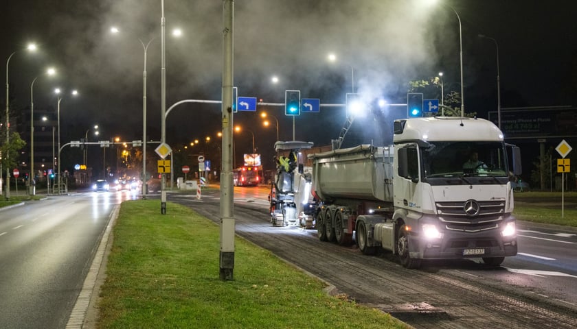 Nocne prace na ulicy Krzywoustego. Zdjęcie z poniedziałku 19 października