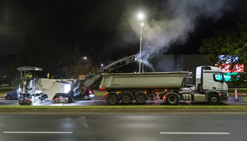 Nocne prace na ulicy Krzywoustego. Zdjęcie z poniedziałku 19 października