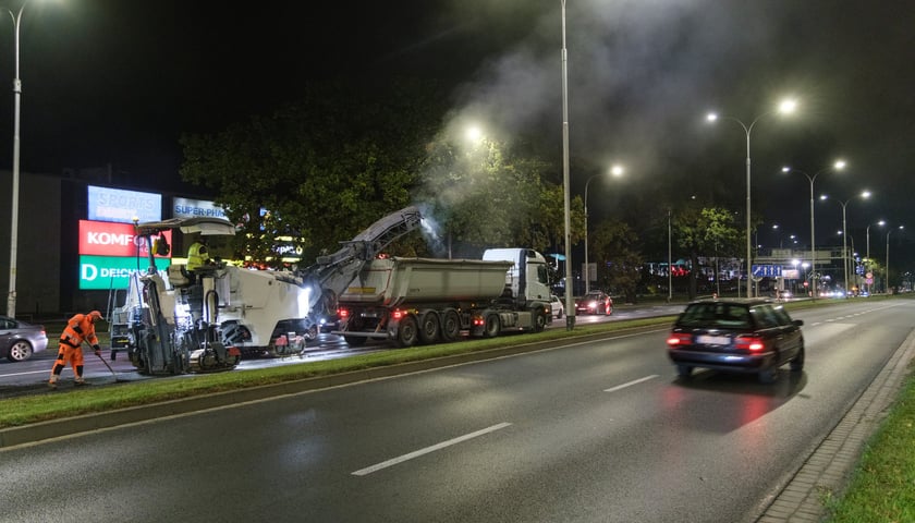 Nocne prace na ulicy Krzywoustego. Zdjęcie z poniedziałku 19 października