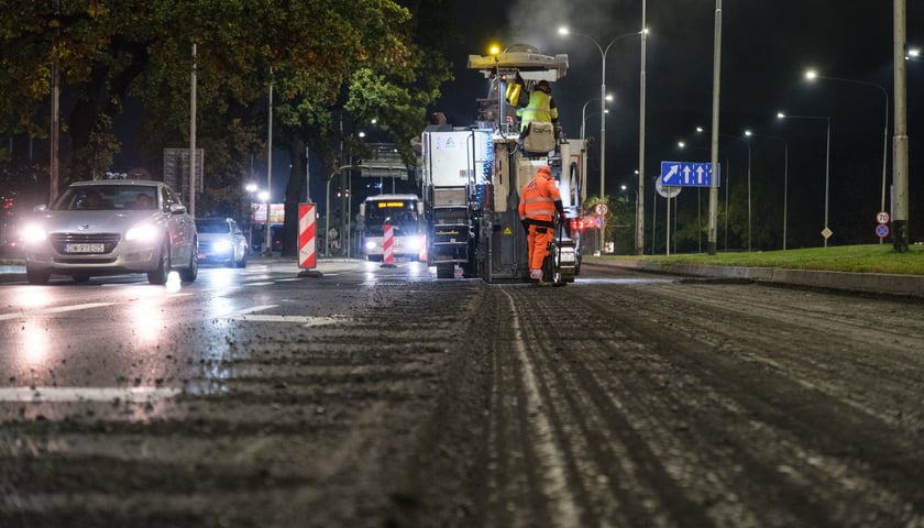 Nocne prace na ulicy Krzywoustego. Zdjęcie z poniedziałku 19 października