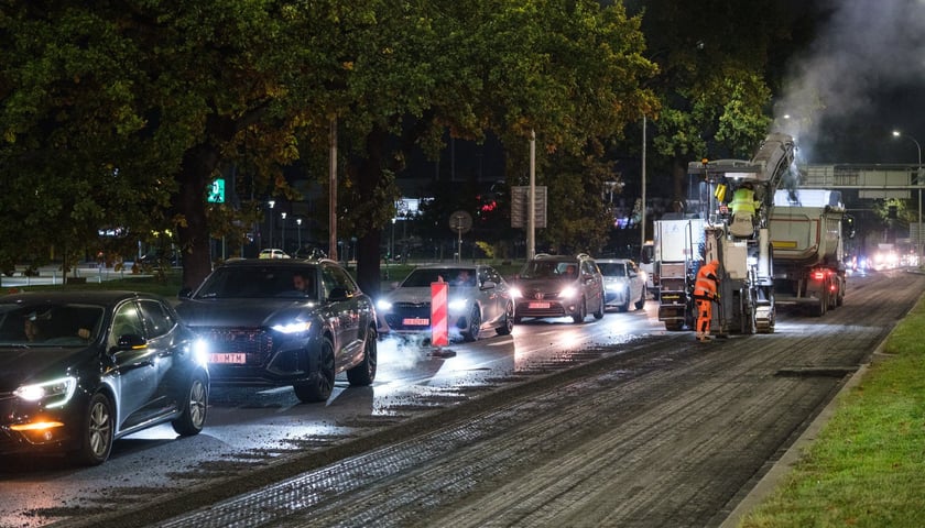 Nocne prace na ulicy Krzywoustego. Zdjęcie z poniedziałku 19 października
