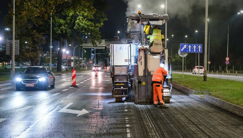 Nocne prace na ulicy Krzywoustego. Zdjęcie z poniedziałku 19 października