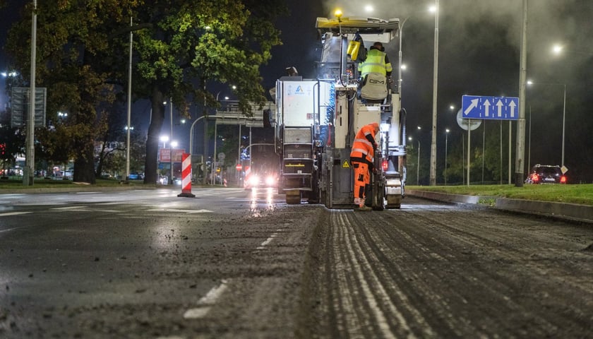 Nocne prace na ulicy Krzywoustego. Zdjęcie z poniedziałku 19 października