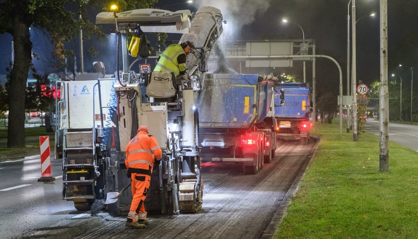 Nocne prace na ulicy Krzywoustego. Zdjęcie z poniedziałku 19 października