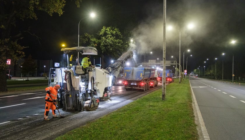 Nocne prace na ulicy Krzywoustego. Zdjęcie z poniedziałku 19 października