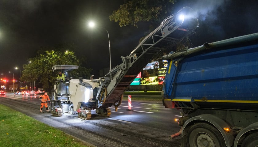 Nocne prace na ulicy Krzywoustego. Zdjęcie z poniedziałku 19 października
