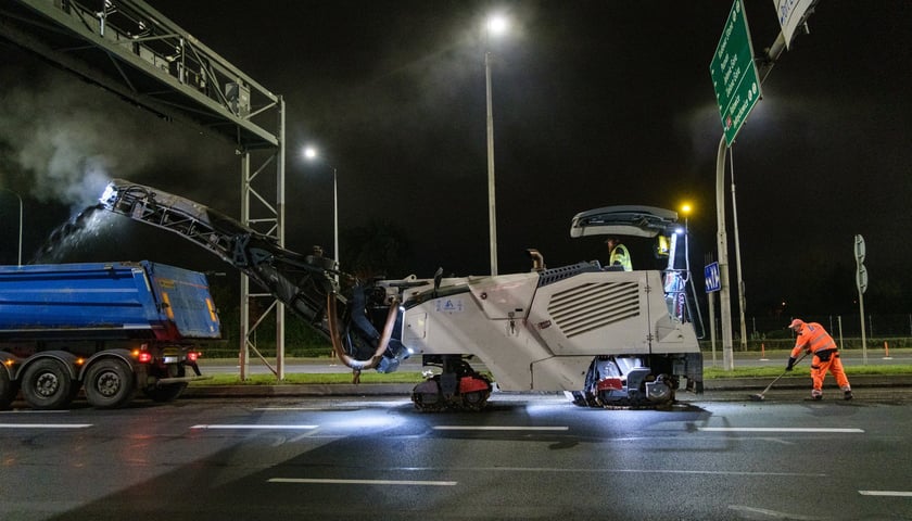 Nocne prace na ulicy Krzywoustego. Zdjęcie z poniedziałku 19 października