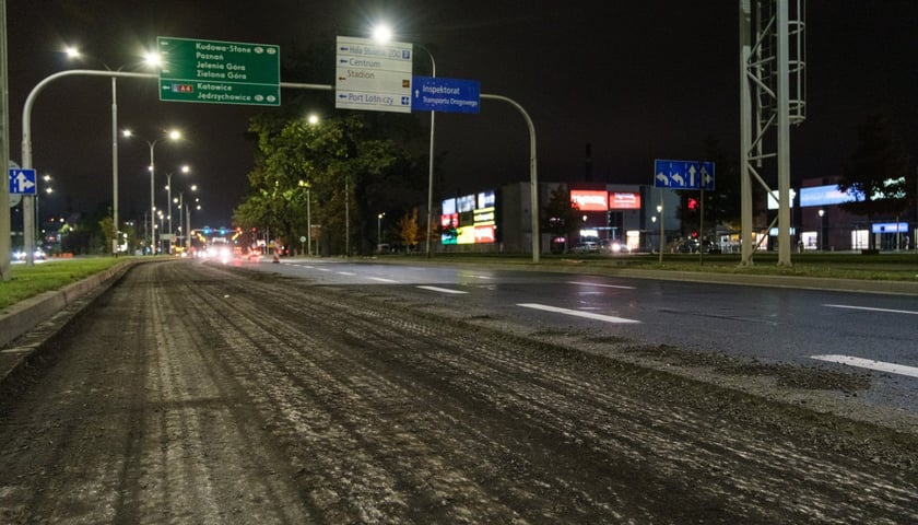 Nocne prace na ulicy Krzywoustego. Zdjęcie z poniedziałku 19 października