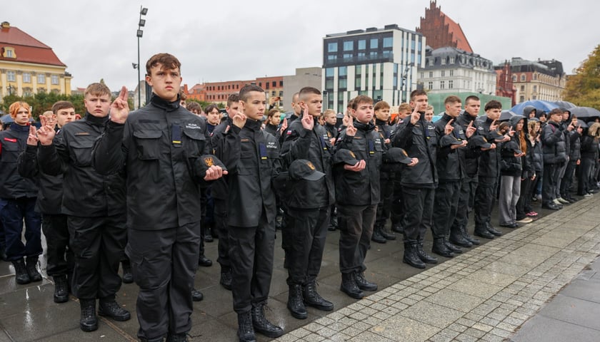 Ślubowanie i defilada kadetów Liceum Służb Mundurowych na Placu Wolności, 22.10.2026 r.