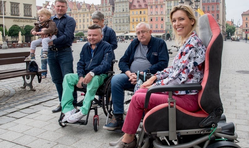 Wsparcie dla protestujących w Sejmie rodziców osób niepełnosprawnych