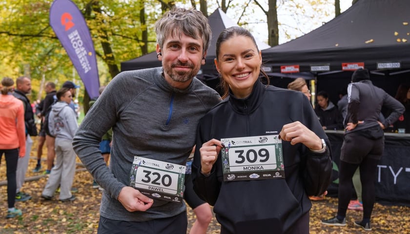 Uczestnicy biegu CITY TRAIL w Lesie Osobowickim. Wrocław, 24.10.2026.