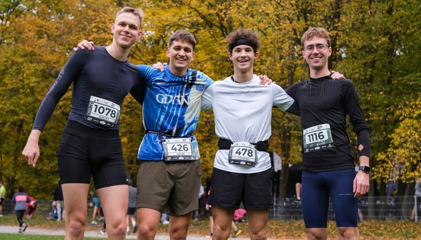 Uczestnicy biegu CITY TRAIL w Lesie Osobowickim. Wrocław, 24.10.2026.