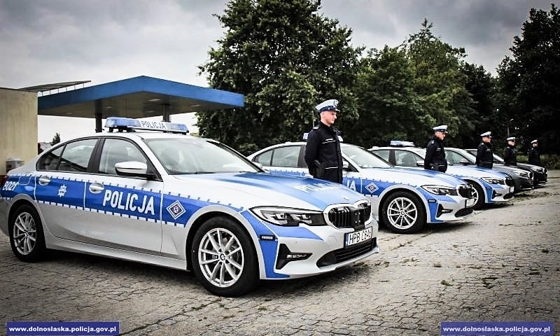 Nowe radiowozy dolnośląskiej policji i grupa „Speed” przeciw agresywnym kierowcom