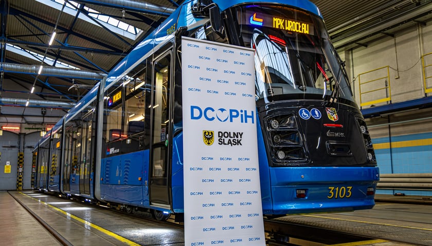 Konferncja o wsp&oacute;lnej kampanii MPK Wrocław z DCOPiH w Zajezdni Borek, 28 października 2026