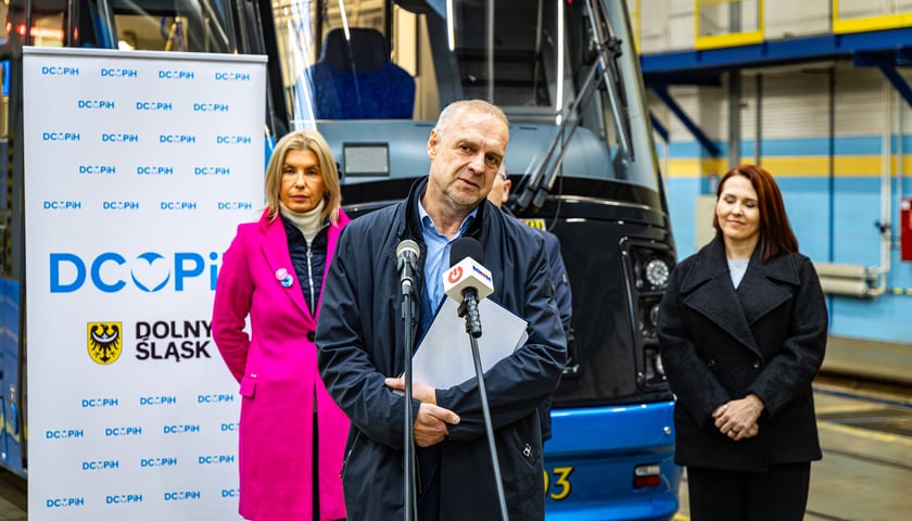 Konferncja o wsp&oacute;lnej kampanii MPK Wrocław z DCOPiH w Zajezdni Borek, 28 października 2026