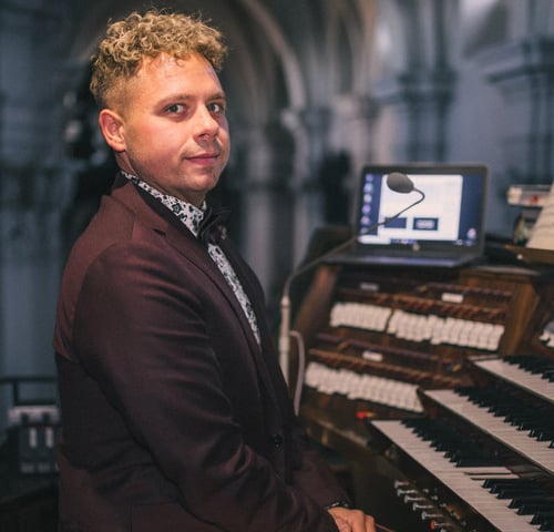 Piotr Lach - mistrz ceremonii pogrzebowej, organista i dyrygent