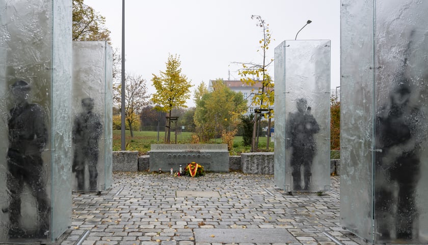 Złożenie kwiatów pod pomnikiem Żołnierzy Niezłomnych - 30.10.2026 r.