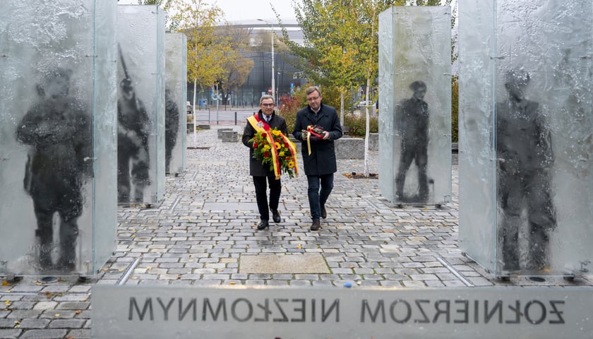 Złożenie kwiatów pod pomnikiem Żołnierzy Niezłomnych - 30.10.2026 r.