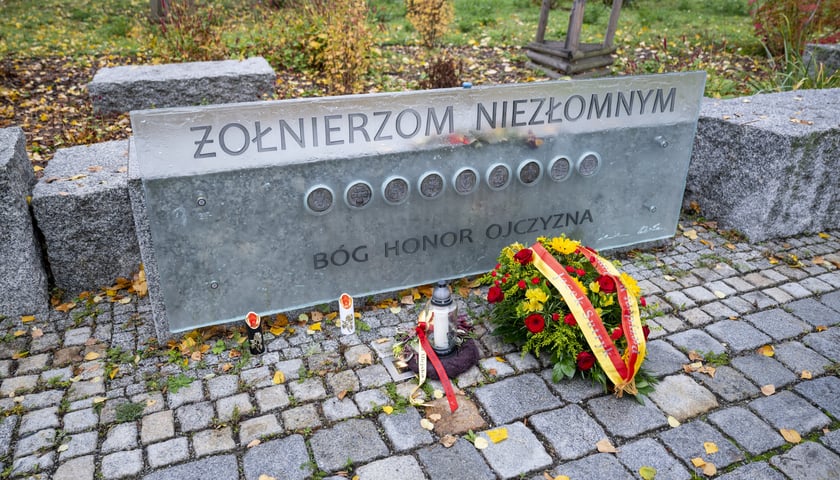 Złożenie kwiatów pod pomnikiem Żołnierzy Niezłomnych - 30.10.2026 r.