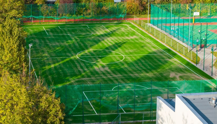 Kompleks sportowy na terenie SP 42 przy ul. Wałbrzyskiej na Klecinie