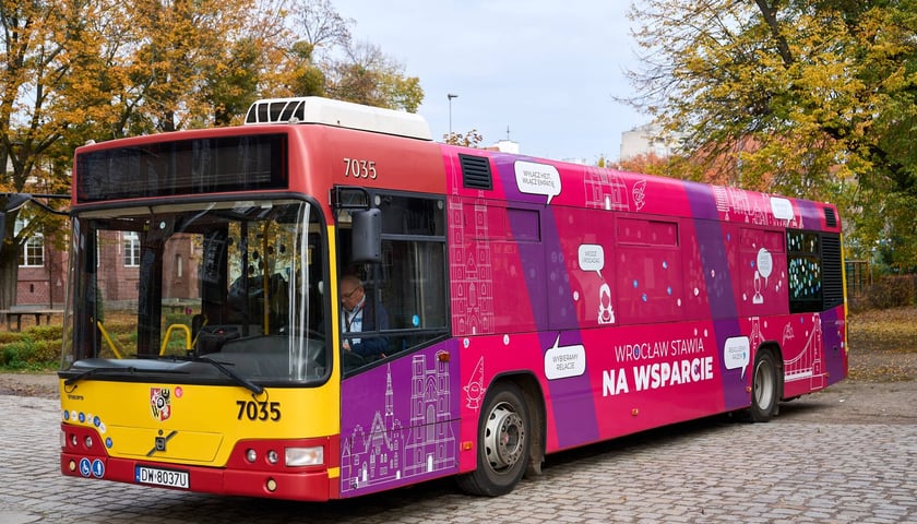 Autobus Wsparcia #HejtOVER przy SP nr 1