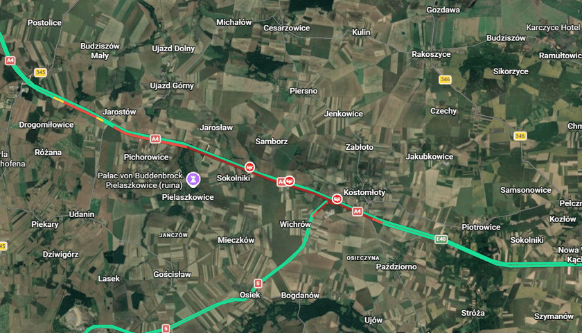 <p>Korek po wypadku na A4, 30.10.2026, stan na około godz. 18.00.</p>