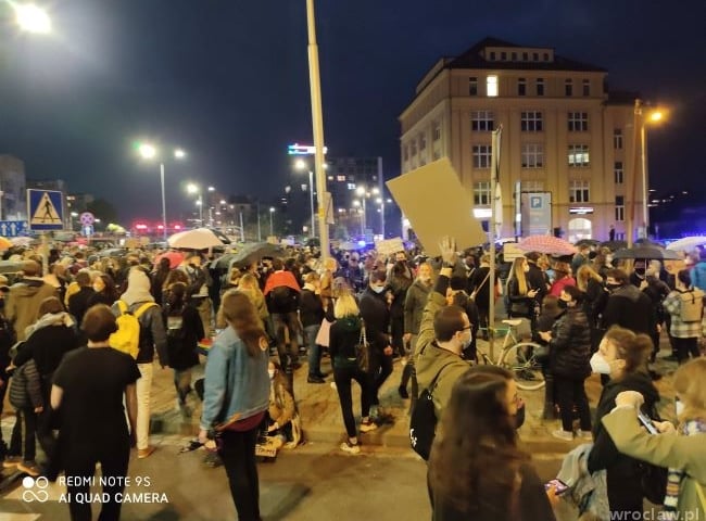 Tłumy ludzi na ulicach Wrocławia protestowały przeciwko zakazowi aborcji
