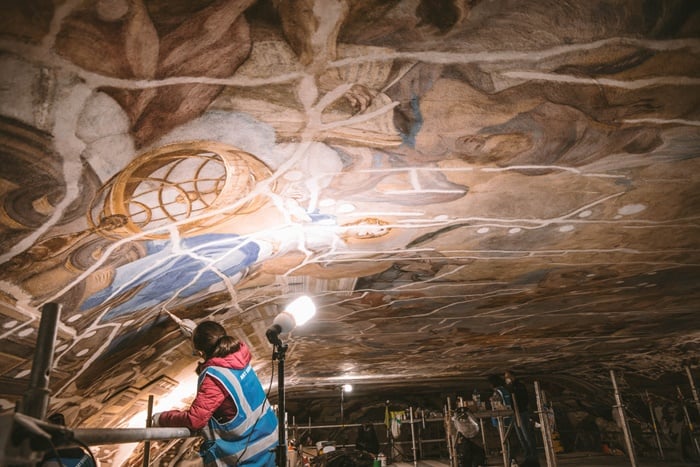 Aula Leopoldyńska: Trwa renowacja fresków nad audytorium