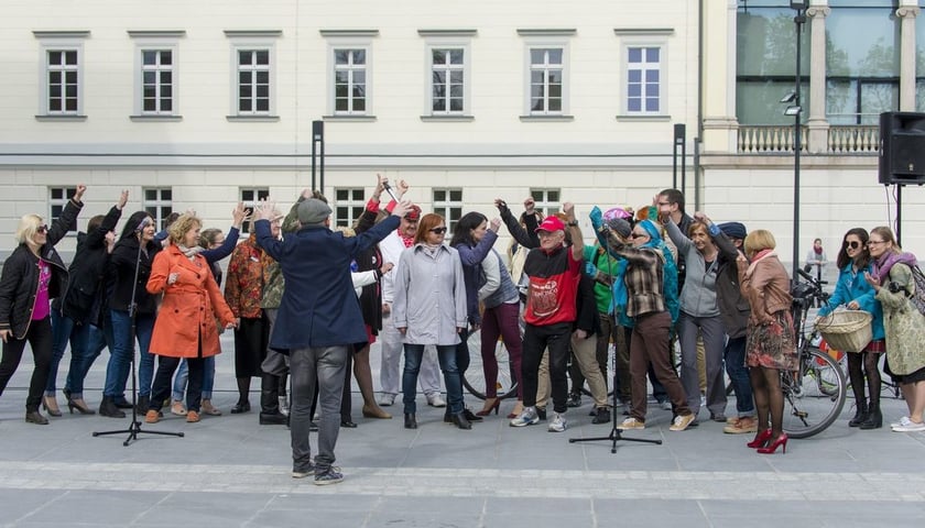 Chór Komentujących Wrocławian na Nocnym Półmaratonie