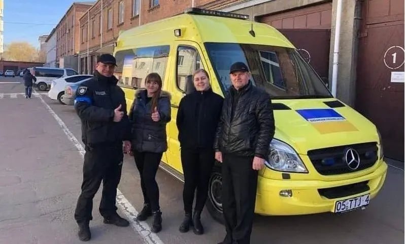 Fundacja HELP22 przekazała już jedną karetkę policji z Żytomierza