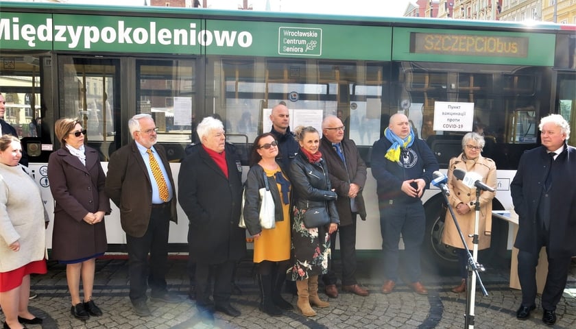 W czwartek 7 kwietnia podsumowano ostatnich 9 miesięcy pracy SZCZEPCIObusa