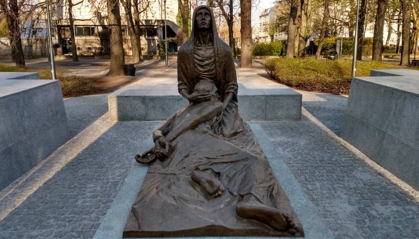 Pieta Katyńska w parku Słowackiego