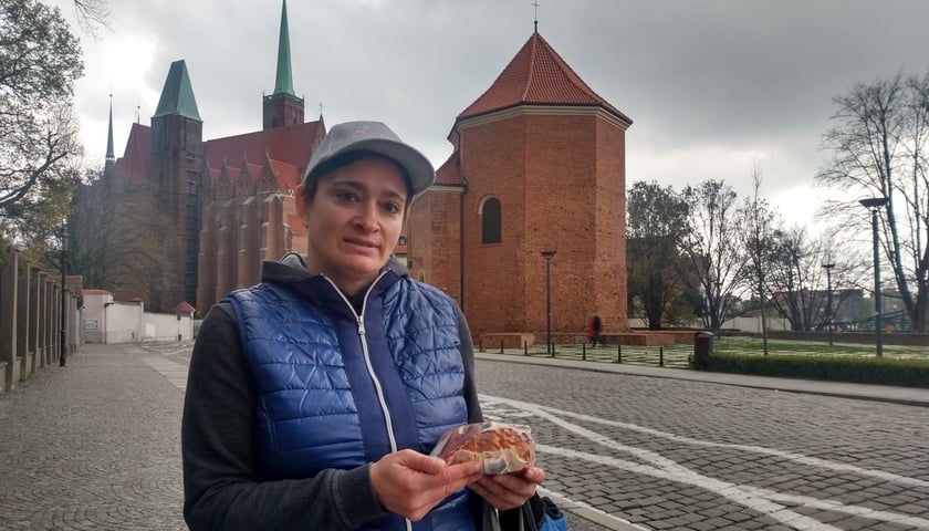 Tatiana z Kijowa z wielkanocną babką na Ostrowie Tumskim