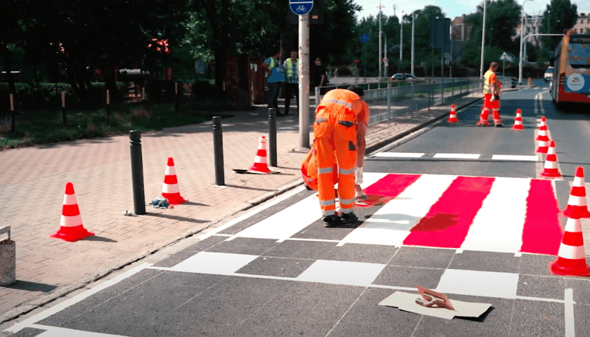 Malowanie pasów rozpoczęło się na Psim Polu.