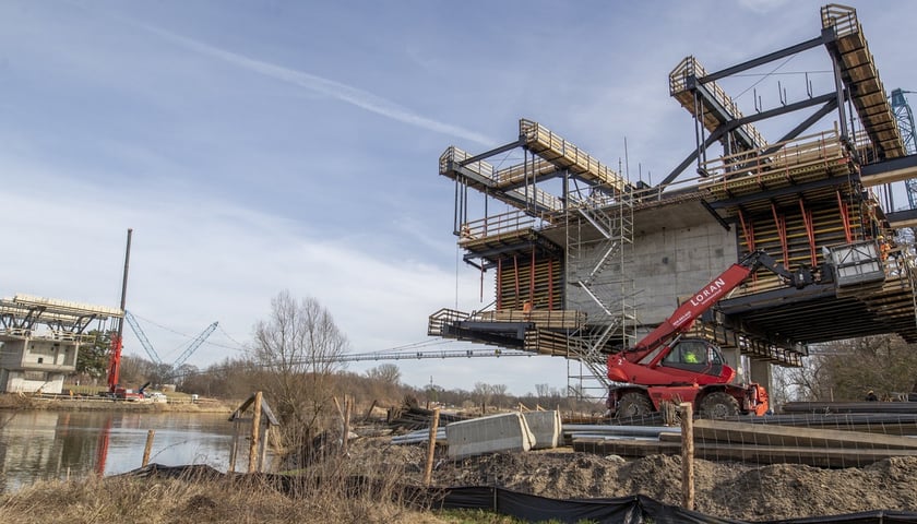 Budowa Alei Wielkiej Wyspy to, obok powstających linii tramwajowych na Nowy Dwór i Popowice, jedna z największych inwestycji miejskich.