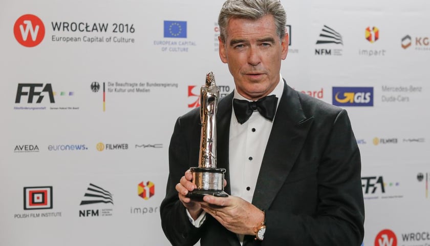 Pierce Brosnan jako James Bond
