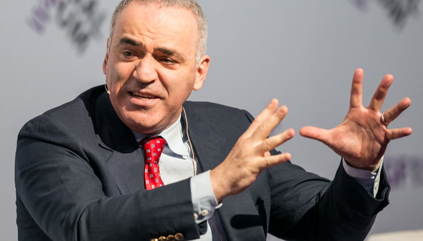 Kasparow: Putinowi zależy na chaosie w Europie
