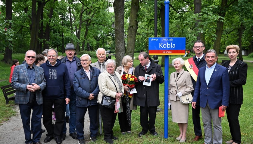 Uroczyste odsłonięcie tablicy i nadanie imienia skwerowi Andrzeja Kobla w Leśnicy