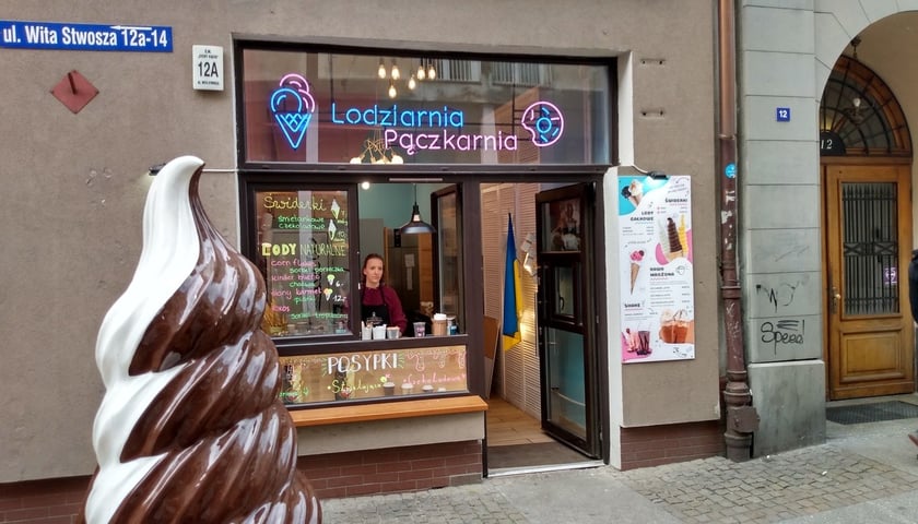 Lodziarnia Marceli serwuje m.in. świetne lody świderki w dwóch smakach - śmietankowym i czekoladowym
