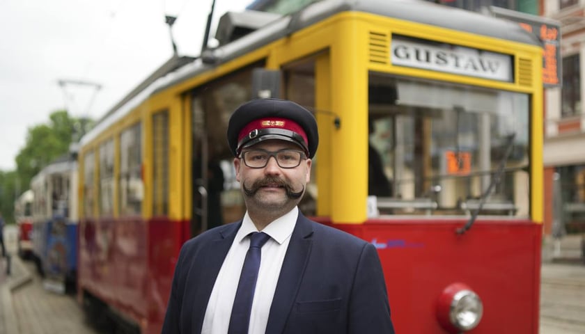 Tomasz Sielicki, historyk komunikacji miejskiej i jeden z pionierów działań na rzecz odrestaurowania zabytkowego taboru we Wrocławiu