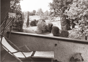 Dom dwurodzinny, proj. Theo Effenberger, taras na dachu sekcji nr 26, widok od strony pd., ok. 1930.