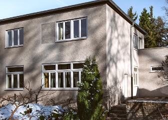Dom dwurodzinny nr 26/27, proj. Theo Effenberger, widok od ogrodu (pd.-zach.), sekcja nr 27 po rewaloryzacji, 2014