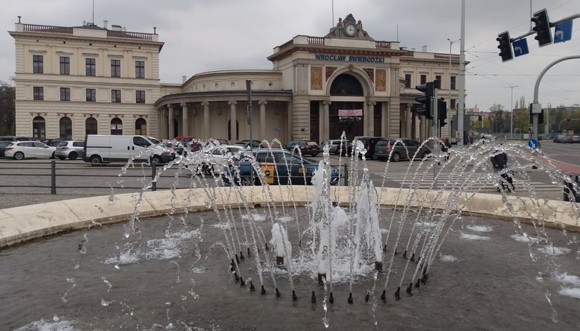 Podczas wycieczki rowerowej śladami wrocławskich dworców, warto zwiedzić stację Wrocław Świebodzki